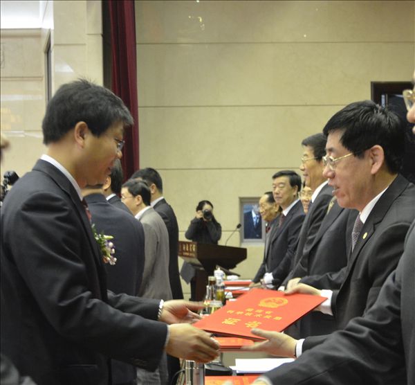 米兰平台app体育-官方版-米兰电竞直播
智能“智能挖掘机关键技术及应用”项目荣获湖南省科技进步一等奖