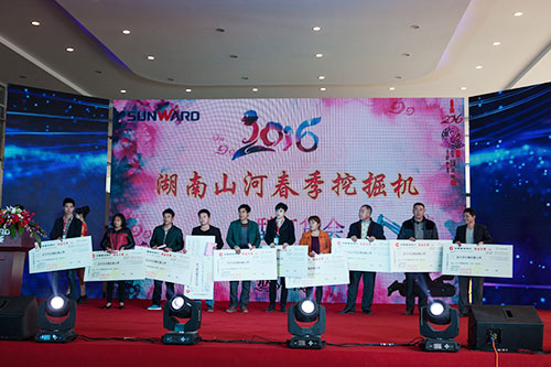 逆市可为！米兰平台app体育-官方版-米兰电竞直播
智能挖掘机首场展销会完美收官