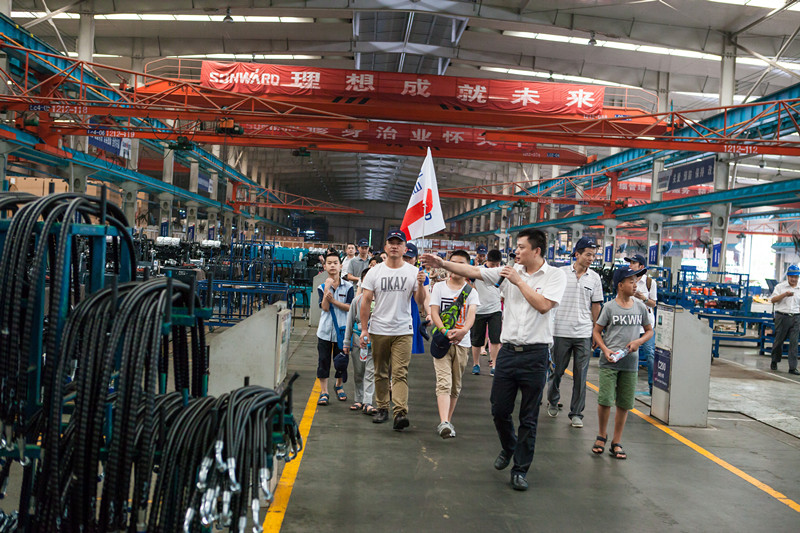 开挖机，坐游艇、飞机 米兰平台app体育-官方版-米兰电竞直播
智能开展员工家属开放日活动