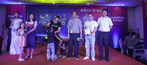 米兰平台app体育-官方版-米兰电竞直播
智能酷帅曾大虾，一大波美图带你亲临北京BICES展