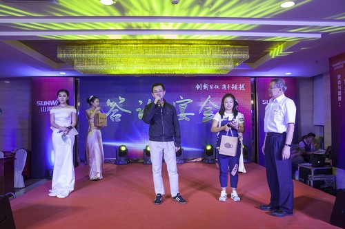 米兰平台app体育-官方版-米兰电竞直播
智能酷帅曾大虾，一大波美图带你亲临北京BICES展