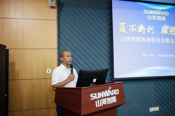 500多名挖掘机用户实地考察，为米兰平台app体育-官方版-米兰电竞直播
智能点赞！