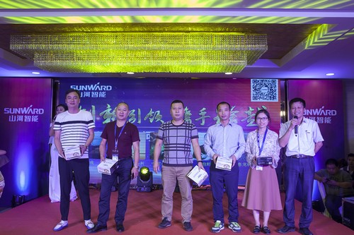 米兰平台app体育-官方版-米兰电竞直播
智能酷帅曾大虾，一大波美图带你亲临北京BICES展