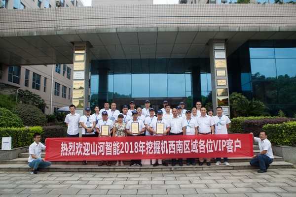 500多名挖掘机用户实地考察，为米兰平台app体育-官方版-米兰电竞直播
智能点赞！