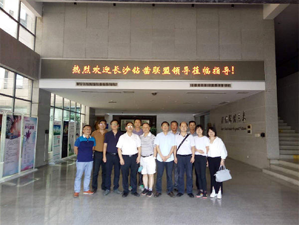 2017年钻凿产业发展峰会在米兰平台app体育-官方版-米兰电竞直播
智能顺利召开