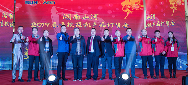 势不可挡，米兰平台app体育-官方版-米兰电竞直播
智能挖掘机湖南市场订货会创新高