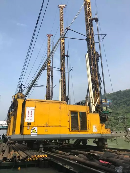 打造长江黄金水道！米兰平台app体育-官方版-米兰电竞直播
智能航道钻机轻松搞定水下礁石
