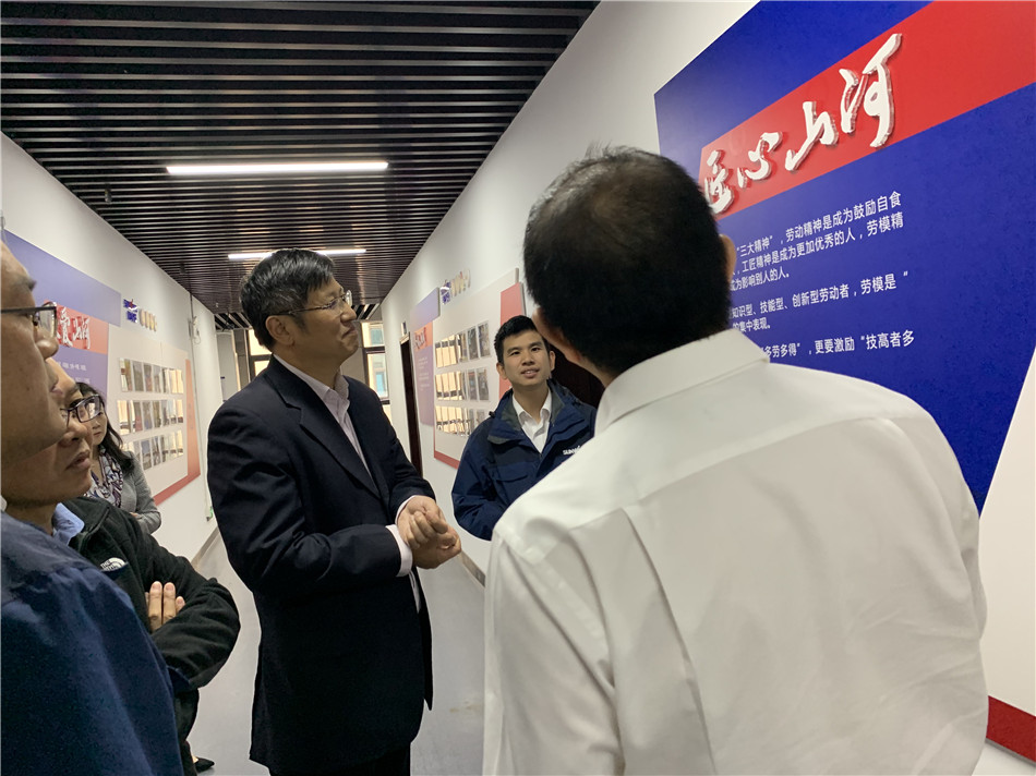 长沙市总工会党组书记周宏兆一行莅临米兰平台app体育-官方版-米兰电竞直播
智能考察调研
