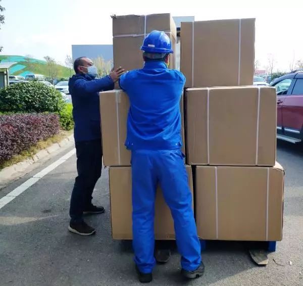 用餐安全有新招，米兰平台app体育-官方版-米兰电竞直播
智能4000个保温饭盒送员工