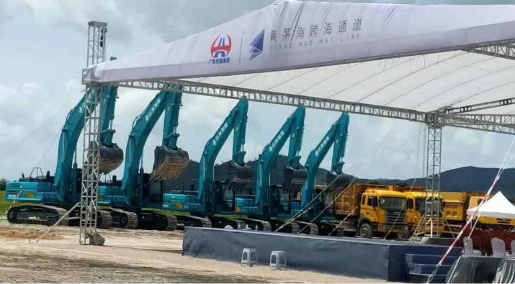 大湾区又一跨海“大桥”开工，米兰平台app体育-官方版-米兰电竞直播
智能挖掘机“秀”美现场