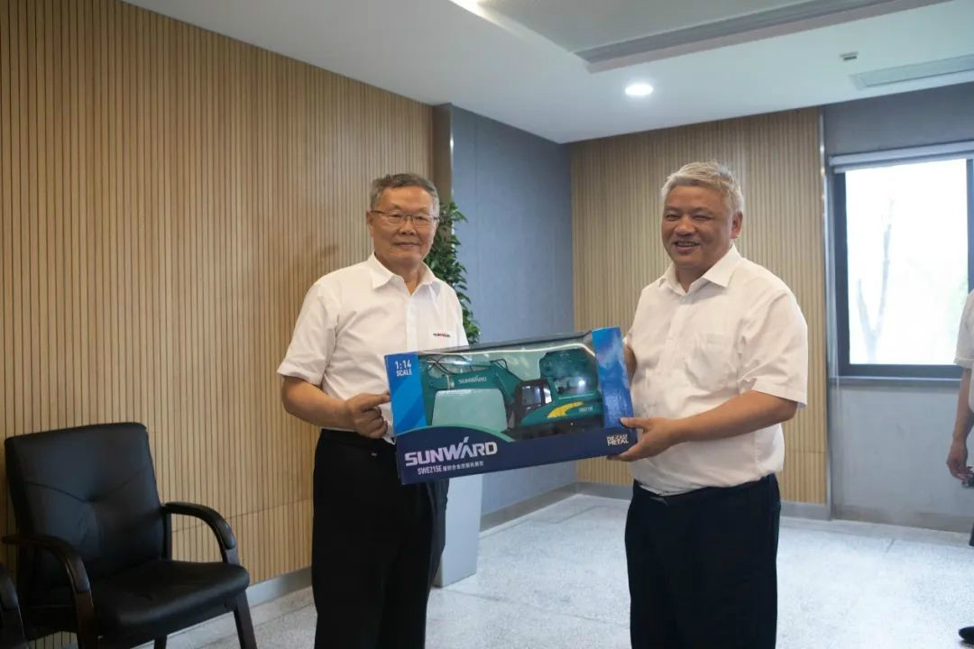 湖南黄金集团董事长黄启富一行考察米兰平台app体育-官方版-米兰电竞直播
智能