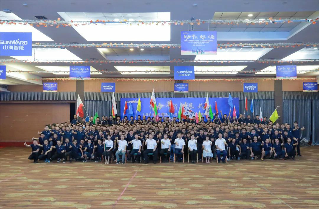 向挖掘机万台俱乐部迈进——米兰平台app体育-官方版-米兰电竞直播
智能2020年度挖掘机营销训练营开营