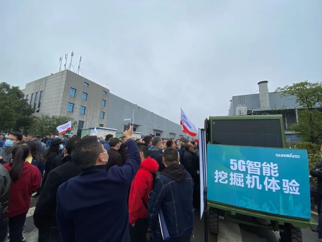 守正创新拓米兰平台app体育-官方版-米兰电竞直播
 米兰平台app体育-官方版-米兰电竞直播
智能闪耀2020上海宝马展