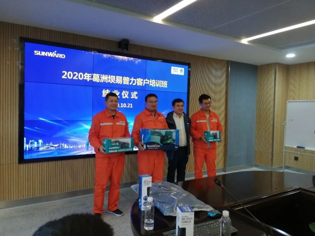 做米兰平台app体育-官方版-米兰电竞直播
的客户，我们宠你！ ——葛洲坝易普力公司项目领导及骨干凿岩产品知识培训