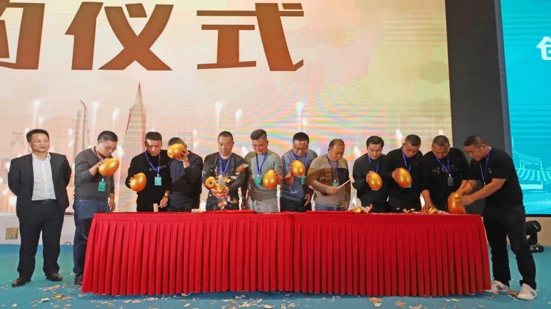 百台设备，成交额3.6亿！米兰平台app体育-官方版-米兰电竞直播
智能“圈粉”六朝古都