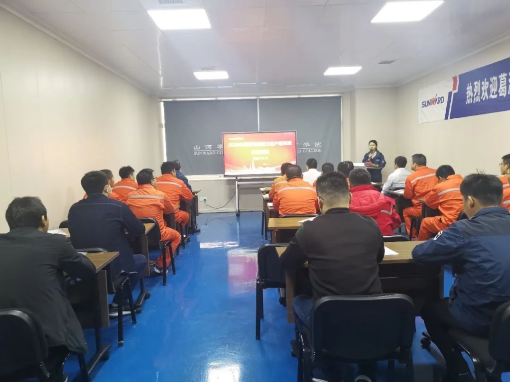 做米兰平台app体育-官方版-米兰电竞直播
的客户，我们宠你！ ——葛洲坝易普力公司项目领导及骨干凿岩产品知识培训