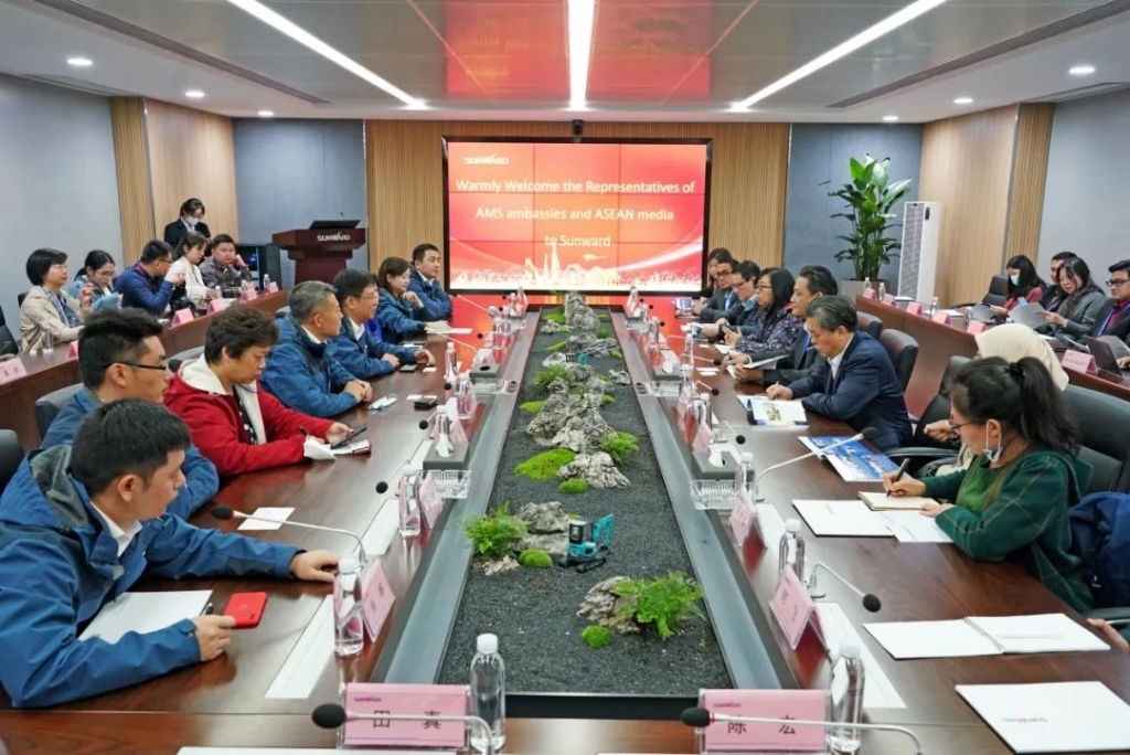 东盟联合参访团考察米兰平台app体育-官方版-米兰电竞直播
智能
