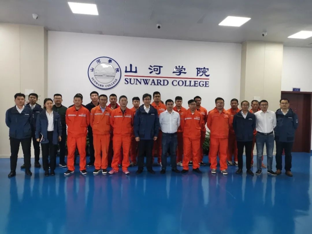 做米兰平台app体育-官方版-米兰电竞直播
的客户，我们宠你！ ——葛洲坝易普力公司项目领导及骨干凿岩产品知识培训