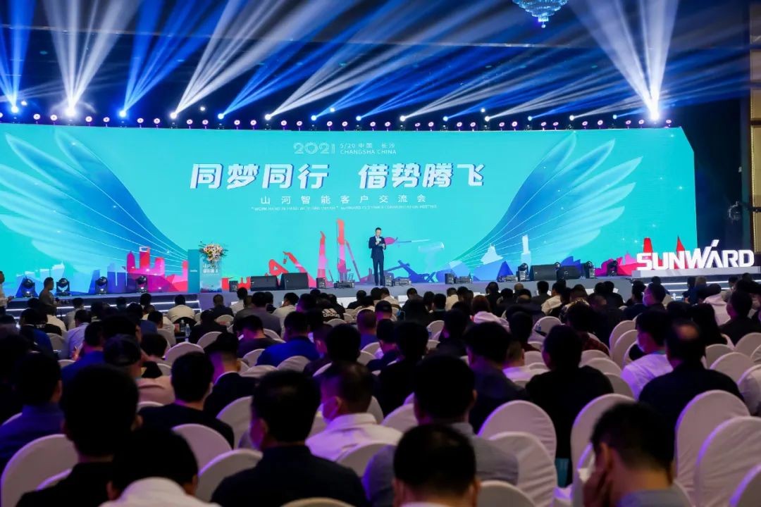“爆品”出击！米兰平台app体育-官方版-米兰电竞直播
智能客户交流会签约超8亿元