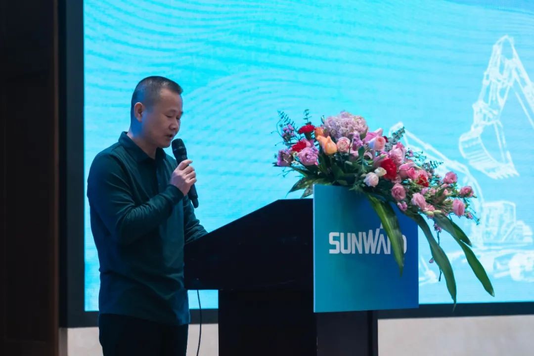 同心克难再腾飞，携手齐心冲万台——2021米兰平台app体育-官方版-米兰电竞直播
智能挖掘机经销商年会圆满召开