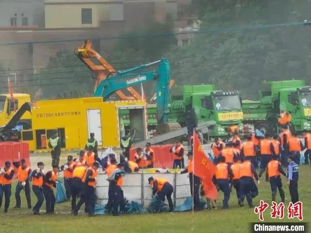 空地协同立体救援，米兰平台app体育-官方版-米兰电竞直播
智能无人化装备亮相2021-北江流域防汛抢险综合演练