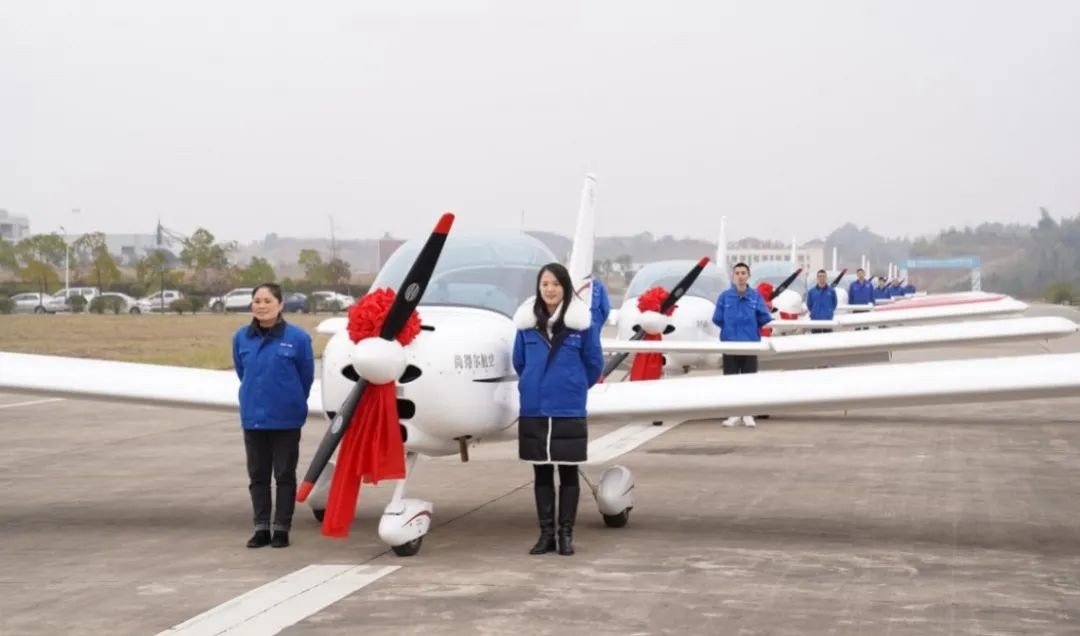 牛年开新局，米兰平台app体育-官方版-米兰电竞直播
航空8架SA60L飞机集中下线、交付