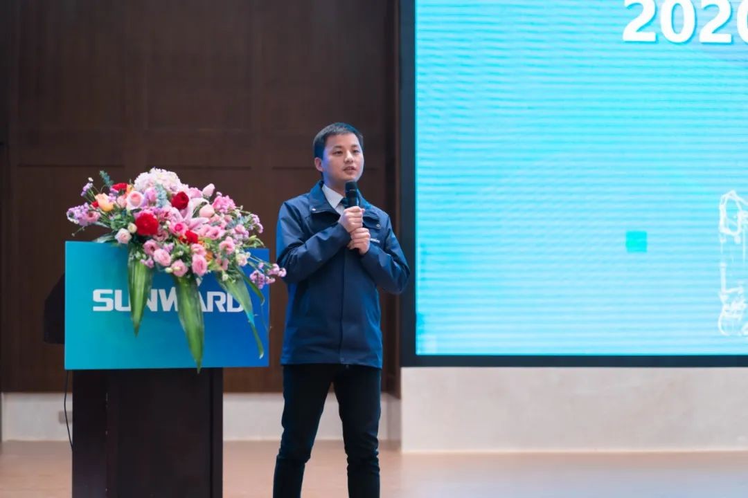同心克难再腾飞，携手齐心冲万台——2021米兰平台app体育-官方版-米兰电竞直播
智能挖掘机经销商年会圆满召开