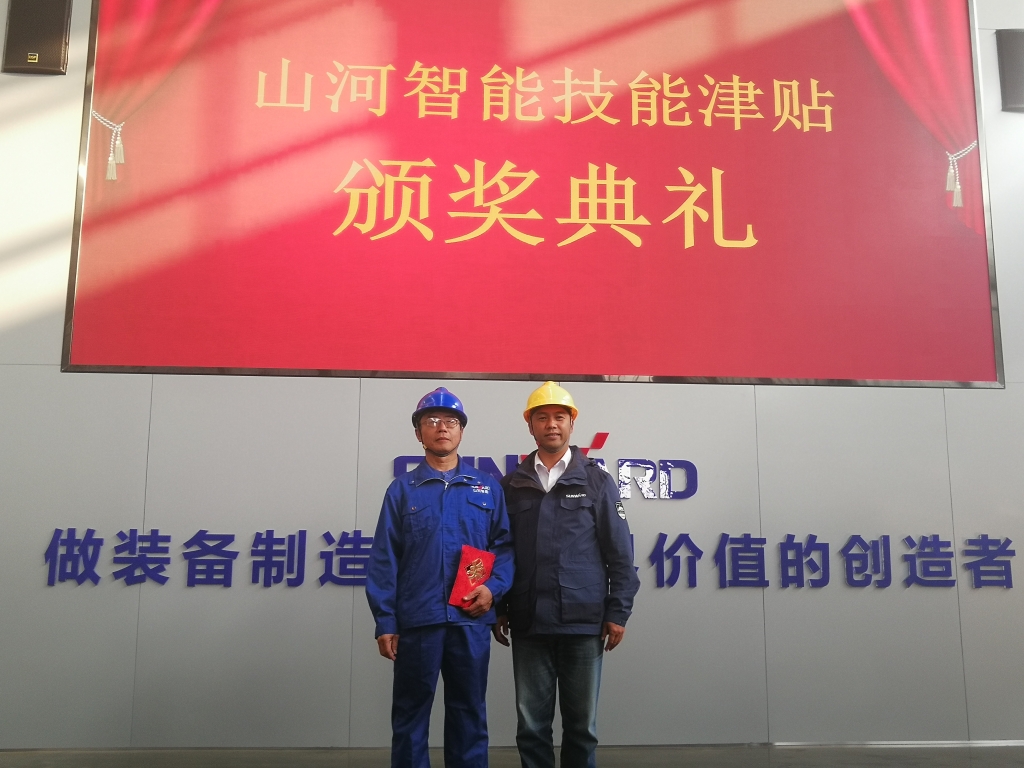铸造技能工匠 彰显米兰平台app体育-官方版-米兰电竞直播
魅力