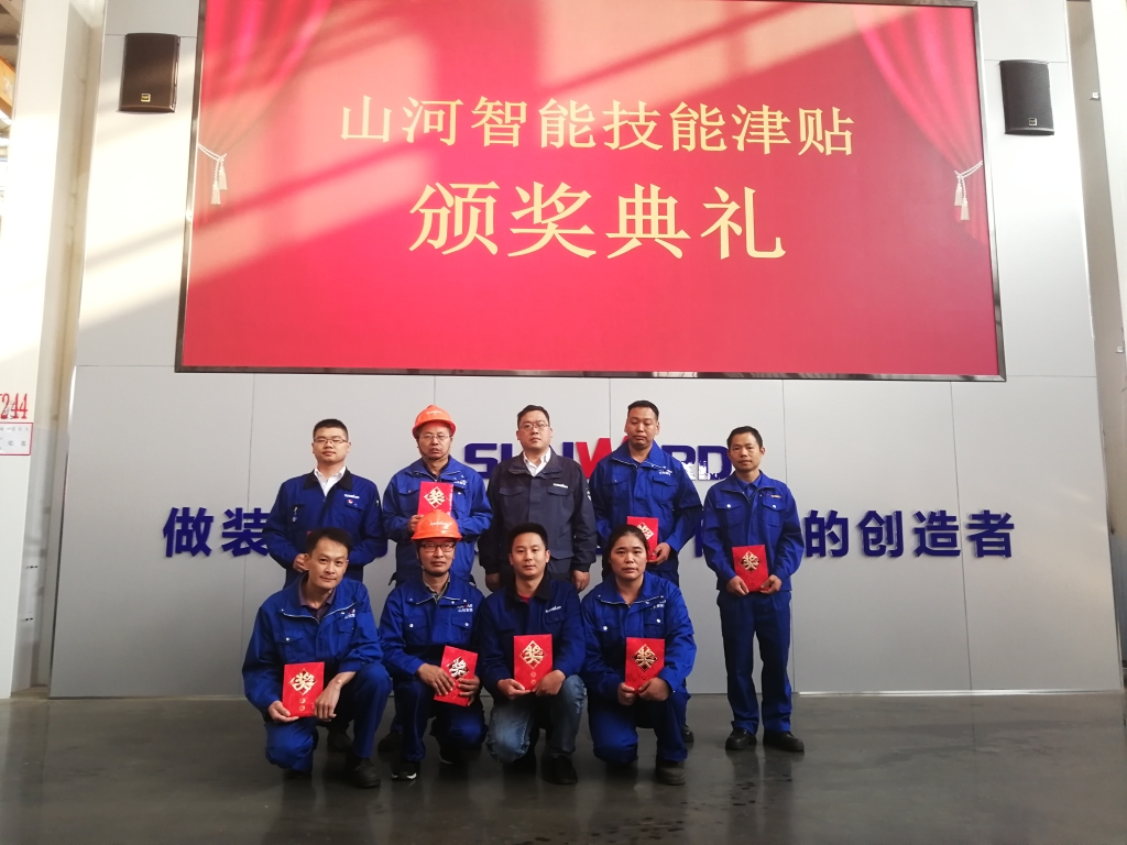 铸造技能工匠 彰显米兰平台app体育-官方版-米兰电竞直播
魅力