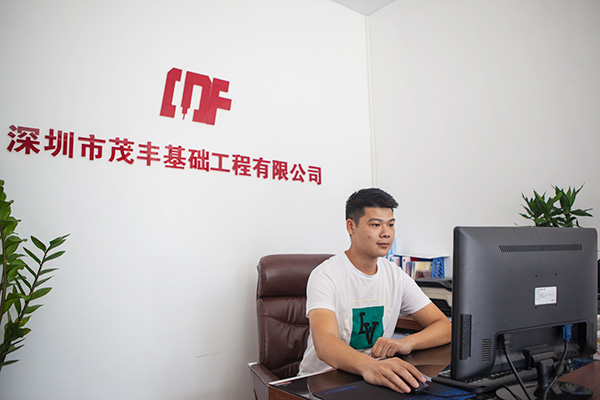 我叫阿忠，忠于事业，也忠于米兰平台app体育-官方版-米兰电竞直播
智能旋挖钻机
