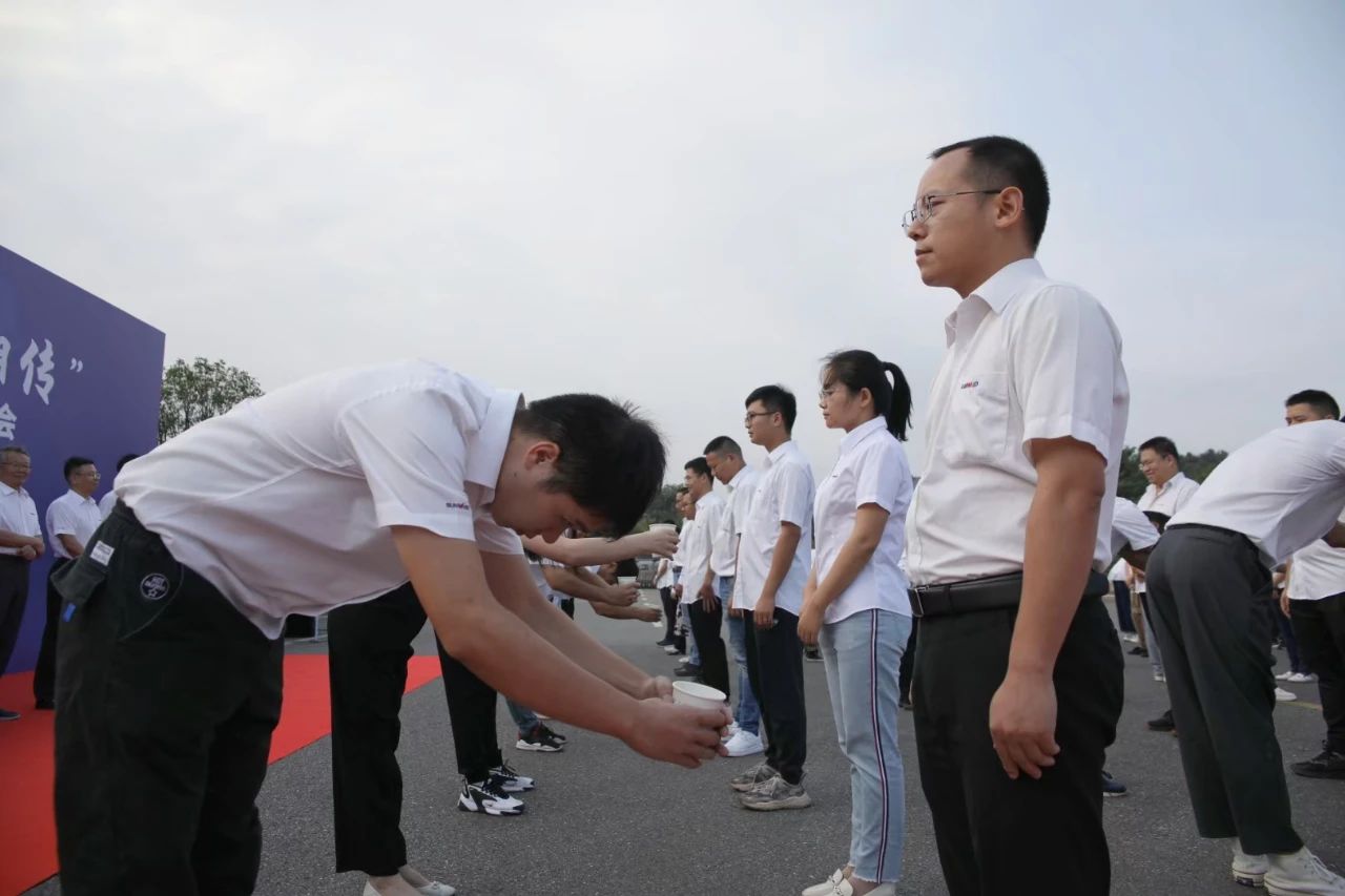 百人齐聚拜师恩 | 米兰平台app体育-官方版-米兰电竞直播
智能“传帮带”人才培养模式为公司发展积蓄力量