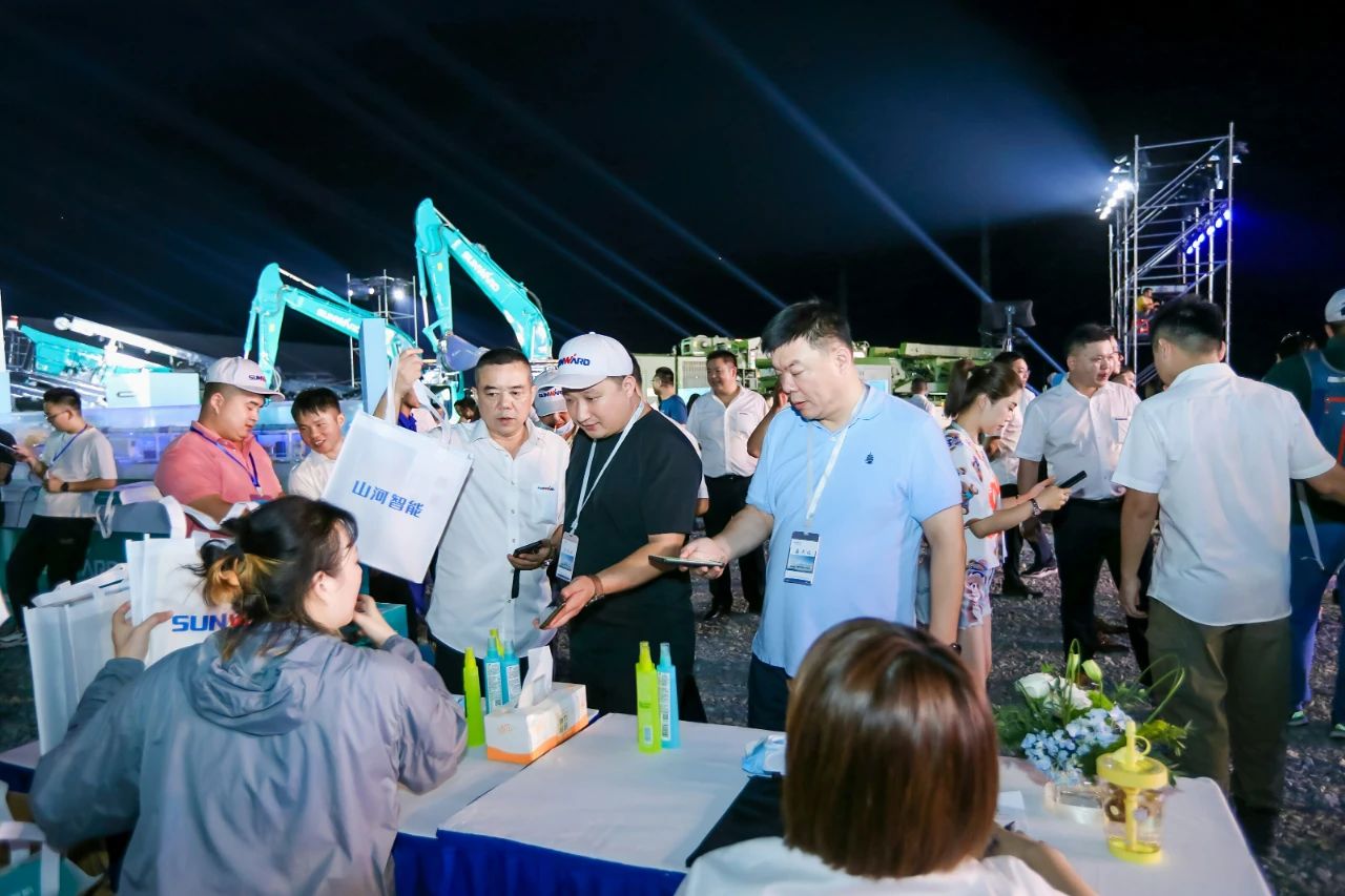 逛展超热闹！米兰平台app体育-官方版-米兰电竞直播
智能成果展示会高能名场面来袭
