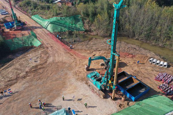首根桩基开钻！米兰平台app体育-官方版-米兰电竞直播
智能助力新建沪渝蓉高速铁路建设