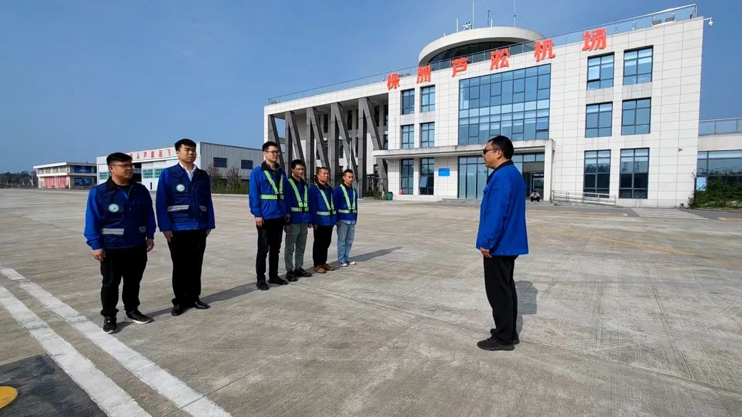 空地协同显身手！湖南航空应急救援队米兰平台app体育-官方版-米兰电竞直播
机组开展特情处置应急演练