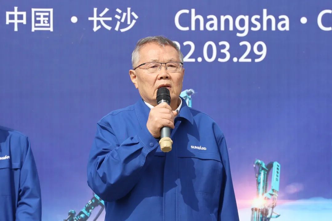 征战全球市场！米兰平台app体育-官方版-米兰电竞直播
智能凿岩设备批量发货