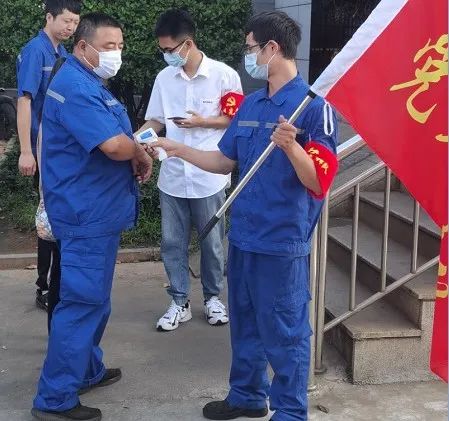 米兰平台app体育-官方版-米兰电竞直播
工匠 | “浪波”不言苦，甘为“人梯”承大重