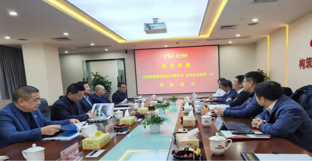 携手战边疆！米兰平台app体育-官方版-米兰电竞直播
智能潜孔钻机助力宏大爆破新疆奇台项目建设