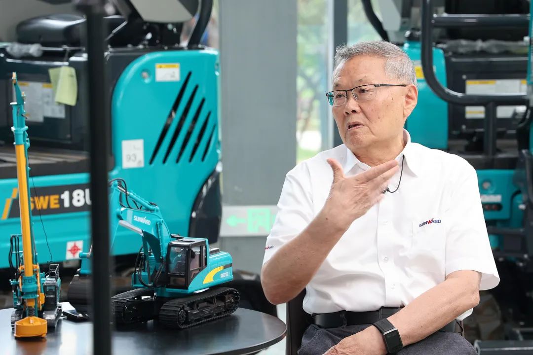 CGTN探厂！专访米兰平台app体育-官方版-米兰电竞直播
智能董事长、首席专家何清华花絮来了