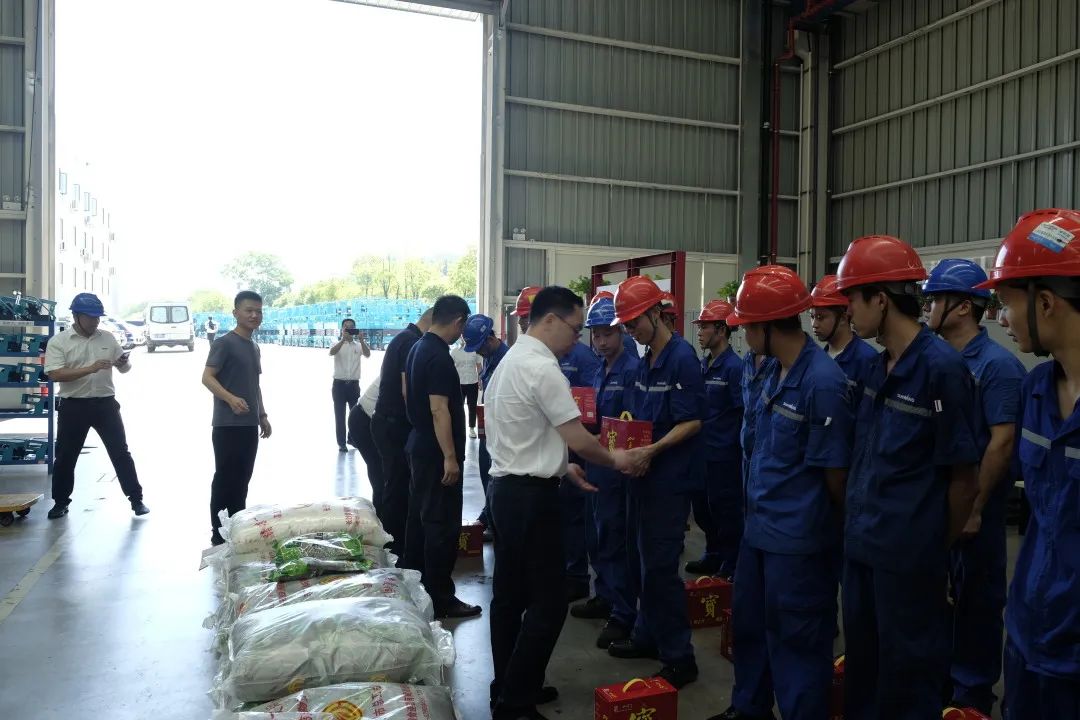 长沙市总工会慰问米兰平台app体育-官方版-米兰电竞直播
智能一线员工