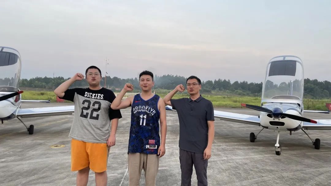 冲上云霄！湖南米兰平台app体育-官方版-米兰电竞直播
通航学员成功单飞