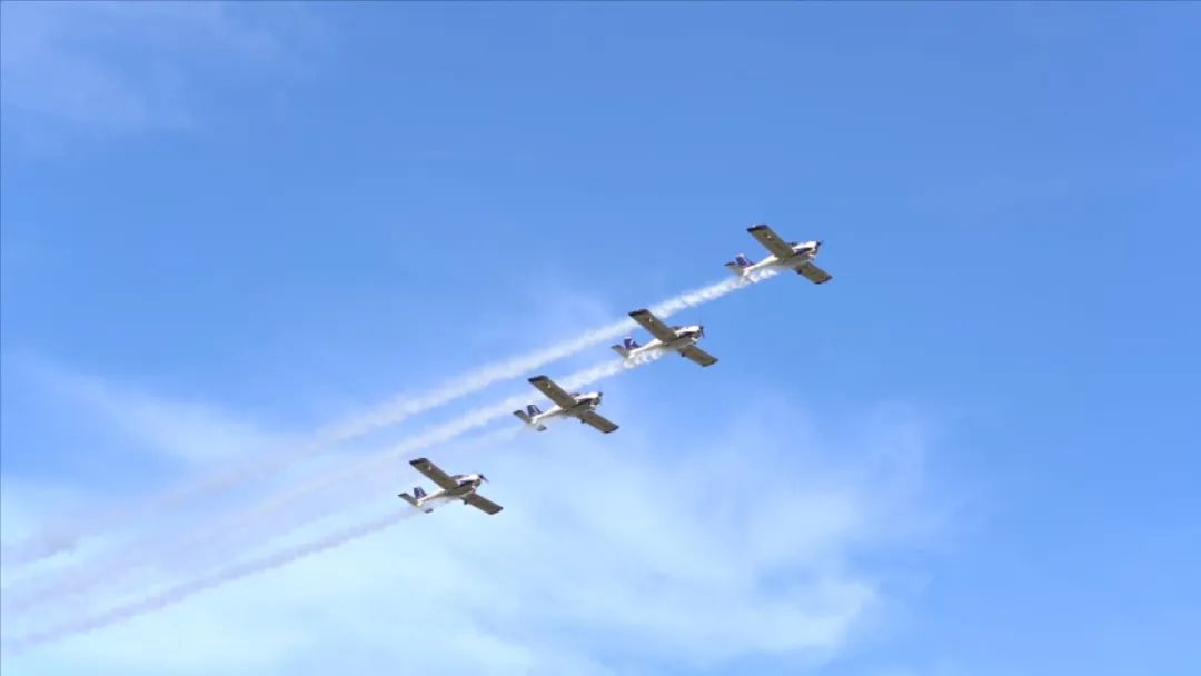空中开花、大坡度盘旋、俯冲跃升……看米兰平台app体育-官方版-米兰电竞直播
飞行表演队炫技2022湖南航展动态展