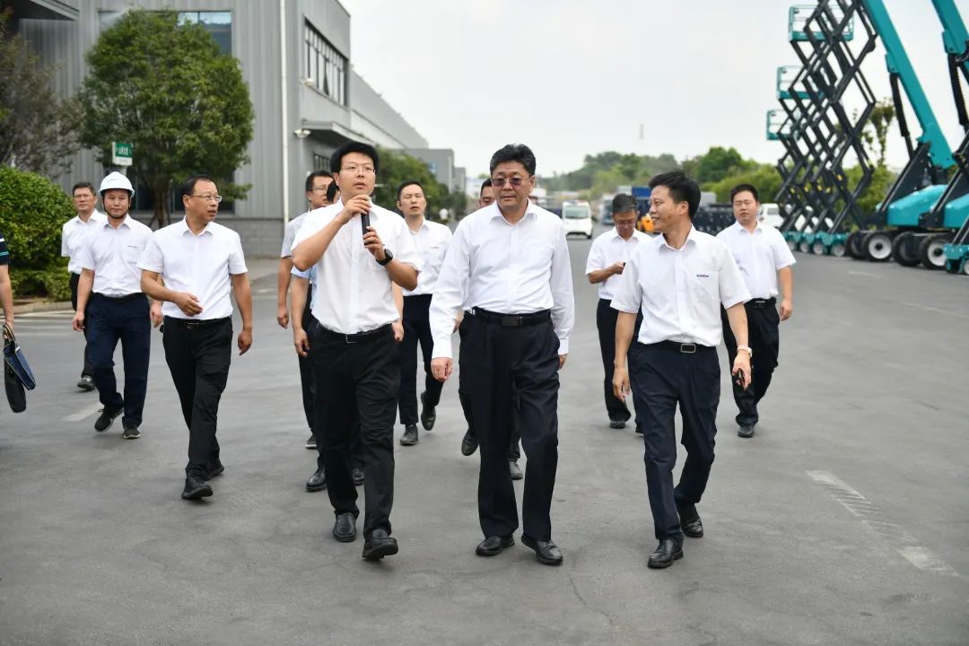 国家应急管理部郭治武局长一行考察米兰平台app体育-官方版-米兰电竞直播
智能无人化应急救援装备