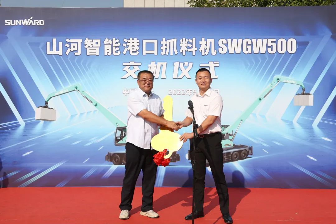 携手山东汇诚助力我国港口建设！米兰平台app体育-官方版-米兰电竞直播
智能港口抓料机成功批量交付