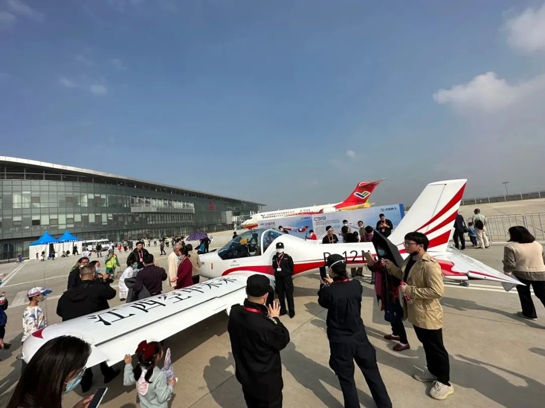 逆势飞翔！米兰平台app体育-官方版-米兰电竞直播
航空携手合作伙伴亮相2022南昌飞行大会