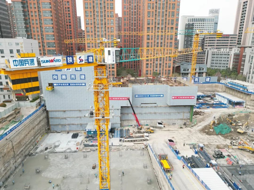 兴盛西北！米兰平台app体育-官方版-米兰电竞直播
江麓建筑起重机械助建西安都市经济圈
