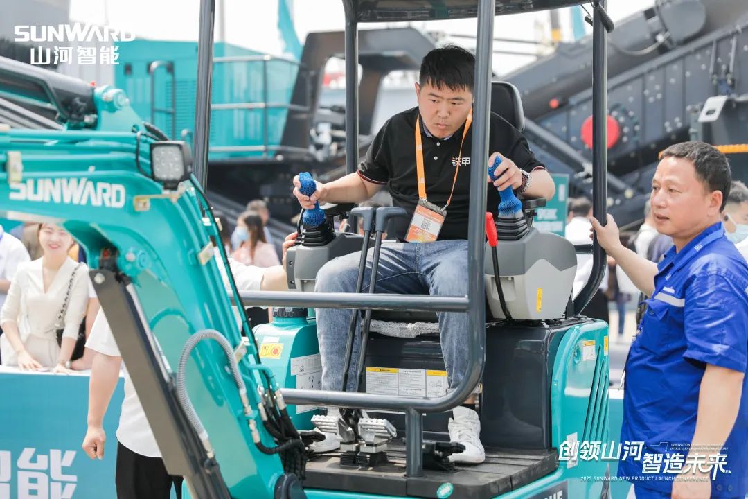 精品出击、互动不断！米兰平台app体育-官方版-米兰电竞直播
智能F系列挖掘机闪耀长沙展