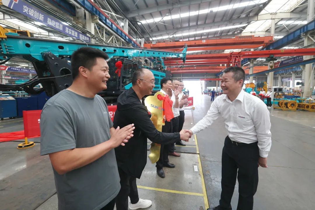 助力“双碳”、绿动未来！米兰平台app体育-官方版-米兰电竞直播
智能增程式电动旋挖钻机、液压混合动力旋挖钻机齐交付