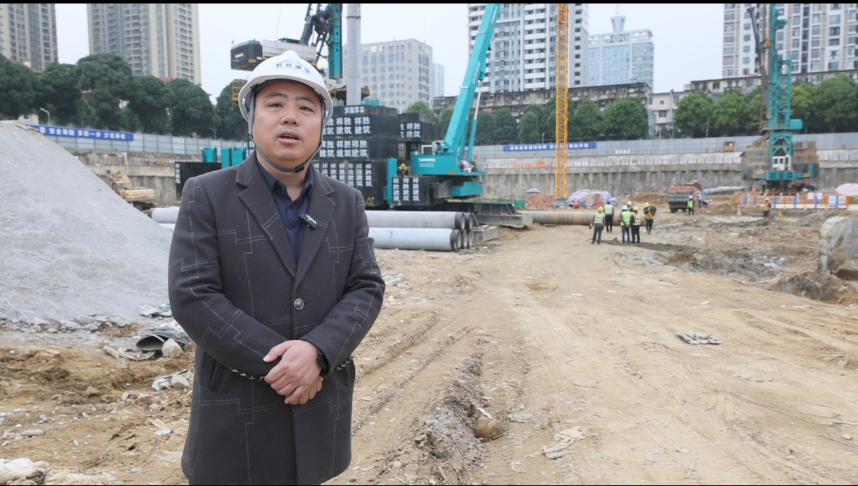 “绿巨人”显神威！米兰平台app体育-官方版-米兰电竞直播
智能引孔式静力压桩机助建“绿城”南宁民生项目