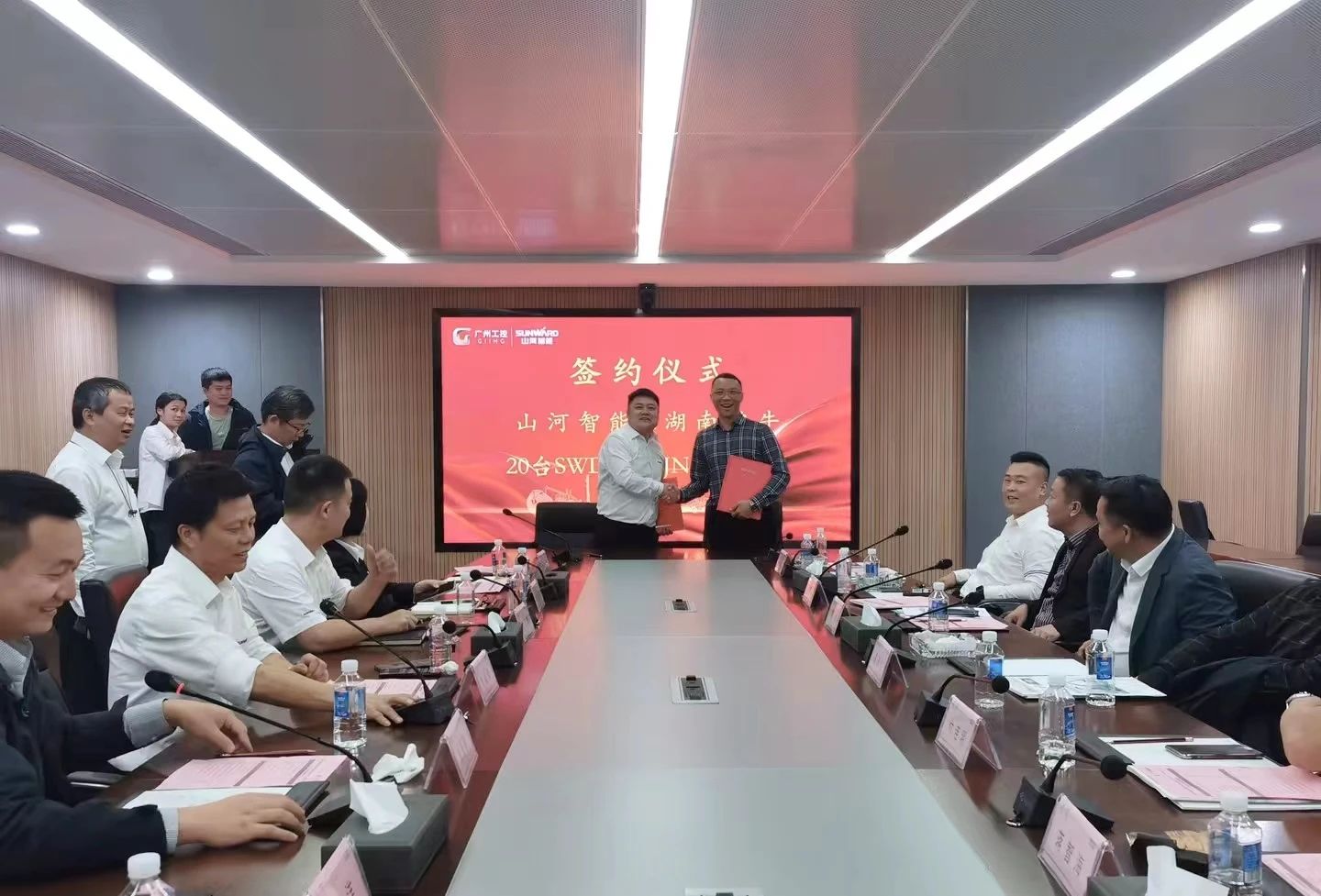 行业寒冬现暖阳！现场签购20台旋挖钻机，米兰平台app体育-官方版-米兰电竞直播
智能携手湖南骏牛助力国家电网项目建设