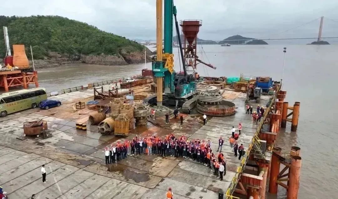 全面告捷！米兰平台app体育-官方版-米兰电竞直播
智能超级旋挖钻机圆满完成甬舟铁路西堠门公铁两用大桥桩基施工任务